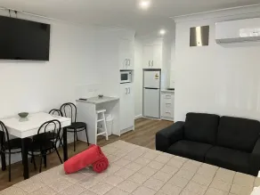 Almond Inn Motel - Room
