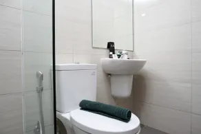 Strategic 1BR Apartment at Ciputra International - Bathroom