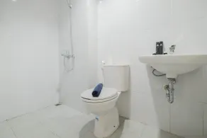 Town View 1BR at Patraland Urbano Apartment By Travelio - Badezimmer