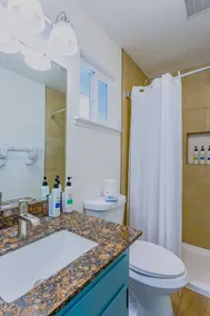 Coastal Breeze Inn - Badrum