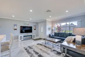 Game Room + Screened Lanai: Pine Island Getaway! - Innvendig