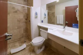 City Express by Marriott Nuevo Laredo - Bathroom