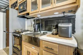 10 Mi to Leesylvania & River: Sleek Mobile Home - Interior