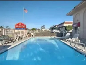 Days Inn by Wyndham San Marcos - Piscine