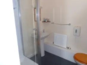 Dinorben Arms Hotel - Bathroom