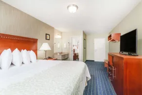 Days Inn by Wyndham Windsor Locks / Bradley Intl Airport - Chambre