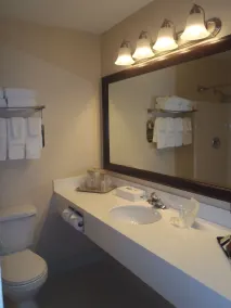 Comfort Inn & Suites - Badezimmer