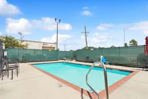Quality Inn & Suites Slidell - Piscina