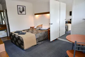Byer Fountain Motor Inn - Zimmer