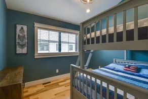 Spacious Lake Ontario Getaway: Steps to Beach! - Værelse