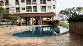 Comfortable And Modern Studio Serpong Greenview Apartment - Piscina
