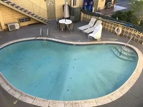 Townhouse Inn and Suites - Pool