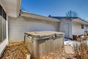 Peaceful Retreat w/ Private Hot Tub in New Albany - Innvendig