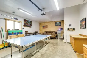 Hot Tub & Game Room: Ronald Retreat 2 Mi to Lake! - Intérieur