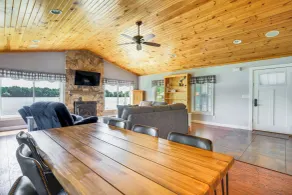 Lakefront Vacation Rental ~ 10 Mi to Shipshewana! - Innvendig