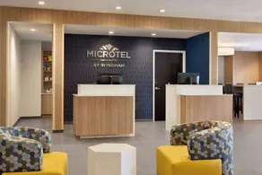 Microtel Inn & Suites by Wyndham Gambrills - Hall