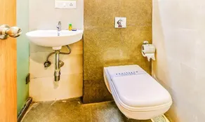 FabHotel Ascot International - Nr Mumbai International Airport - Bathroom