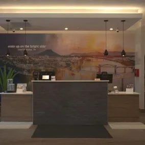 La Quinta Inn & Suites by Wyndham Chattanooga Downtown/South - Reception