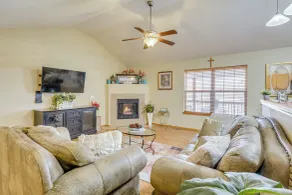 Springfield Area Retreat! Family Home w/ Yard - Innvendig