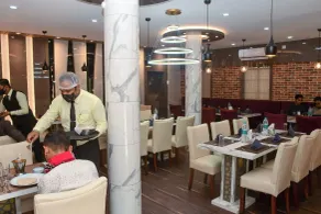 THE ROYAL CROWN - Restaurant