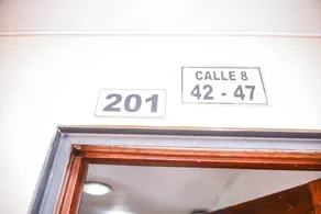 Poblado Brownstone - Interior entrance