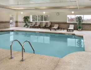 Country Inn & Suites by Radisson, Buffalo South I-90, NY - Pool