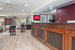 Red Roof Inn & Suites Rome - Lobby