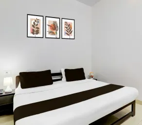 Super OYO Hotel O Indira Nagar - Room