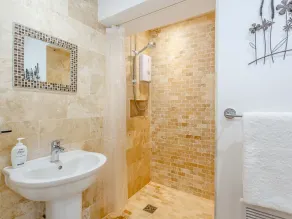 Ivy Cottage - Bathroom