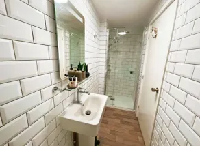 The High Flyer - Baño