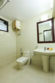 Twin Tree - Bathroom