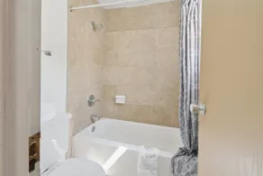 Currys Motel by OYO Saginaw MI - Salle de bain