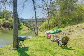 Waterfront Virginia Retreat w/ Canoe, Pets Welcome - Intérieur