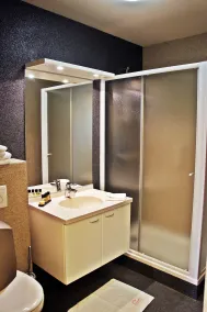 Belrom Hotel - Bathroom