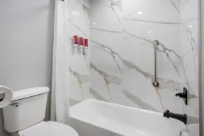 SureStay Hotel by Best Western McAlester - Bathroom