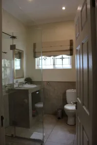 Sandals Guest House - Bathroom