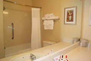 Baymont by Wyndham Coon Rapids - Salle de bain