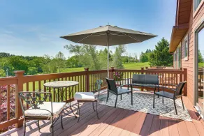 Walk to Bethel Woods: Family Home w/ Deck & Views! - Innenbereich