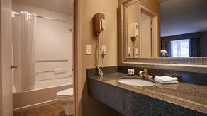Best Western Willows Inn - Bathroom