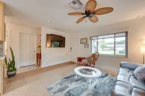 Sunny Florida Escape w/ Patio, Grill & Fire Pit! - Interiör