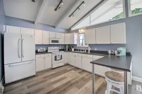 Benton Harbor Lake House w/ Dock & Fire Pit! - Interiør