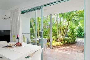 Chez Noosa Holiday Apartments - Vista do quarto