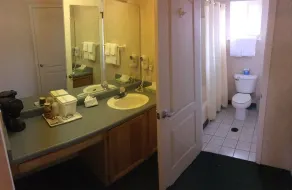 Garden Inn and Suites Fresno - Badrum