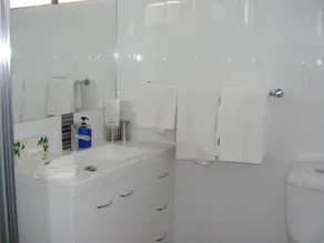 Mildura Motor Inn - Bathroom
