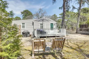 2 Mi to Beaches: Cozy Peaceful Escape w/ Deck - Intérieur