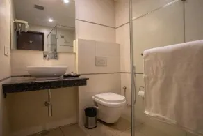 Hotel Alaya - Bathroom