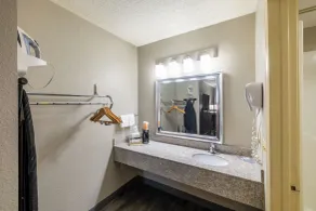 Rodeway Inn Prattville I-65 - Badezimmer