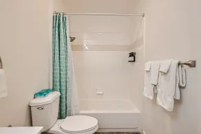 NEW - Awesome 6BR - 15 Min To Beach - Badeværelse