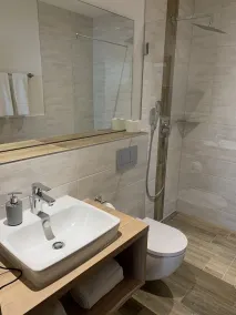 Weingut Bugner Meizelhof - Bathroom