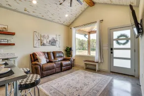 Recently Built Cabin w/ Pavilion in Granbury! - Interiør